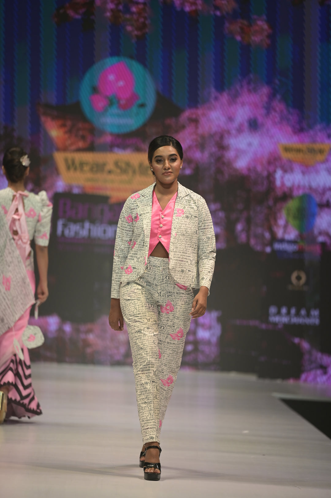 Corporate fashion crape suit
