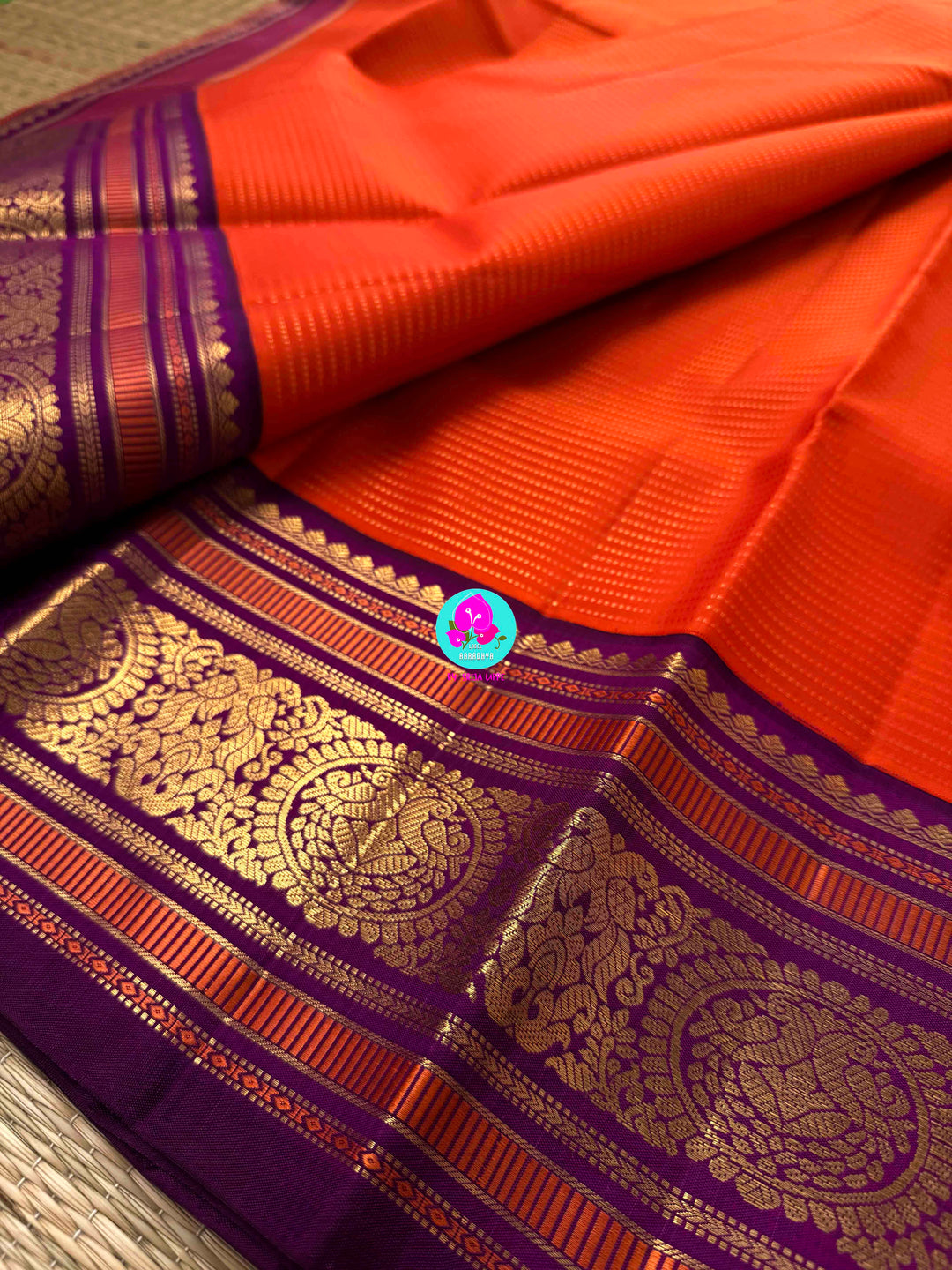 3g zari vaira oosi design traditional vintage peacock border Kanchipattu saree