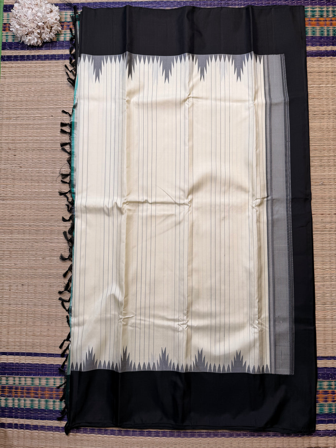 The Sannajaji Whisper: Zero Zari Kanjivaram in White and Black