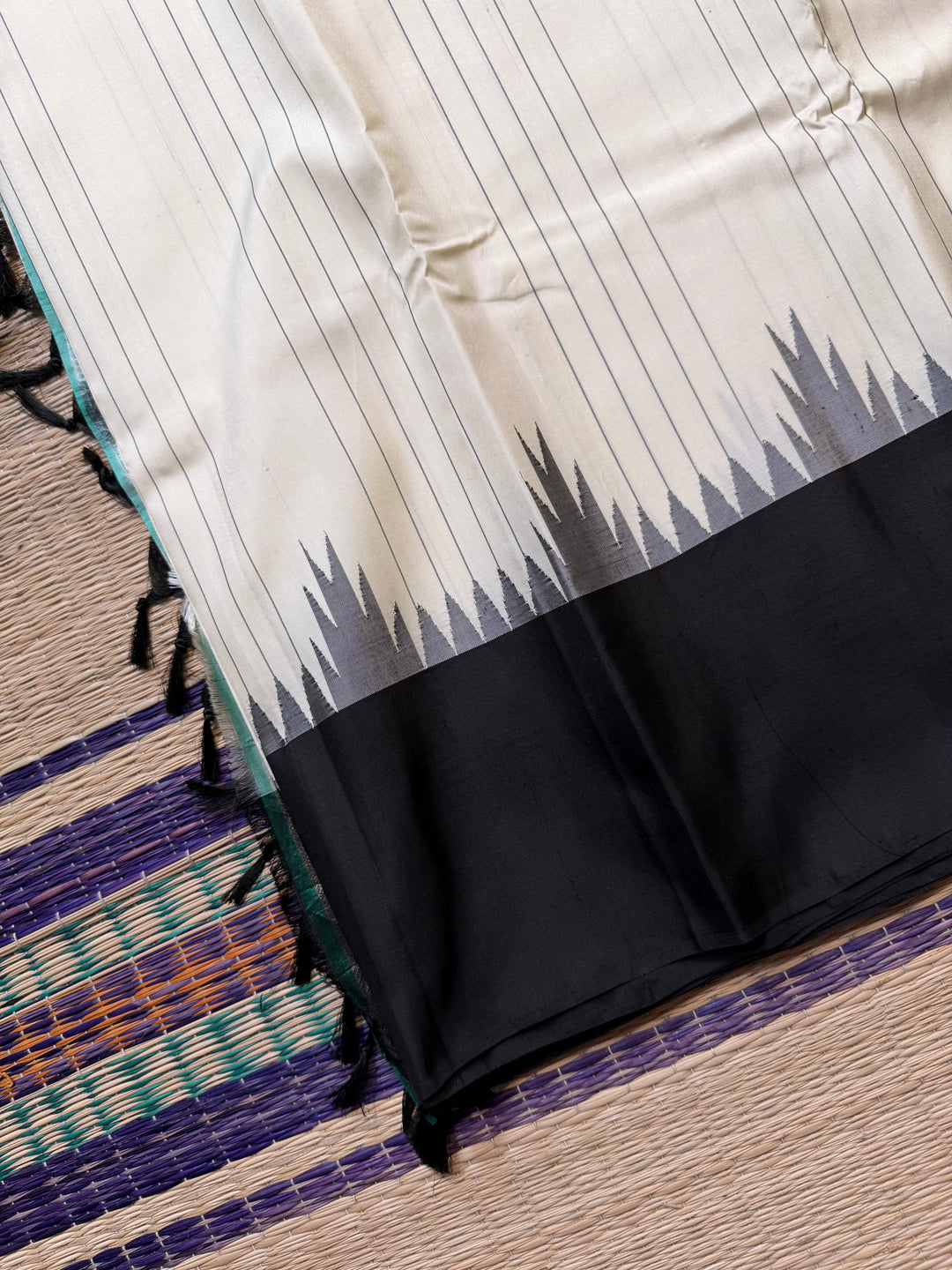 The Sannajaji Whisper: Zero Zari Kanjivaram in White and Black