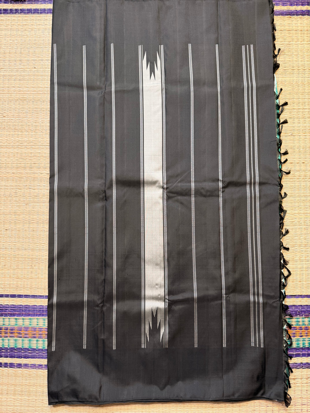 The Sannajaji Whisper: Zero Zari Kanjivaram in White and Black