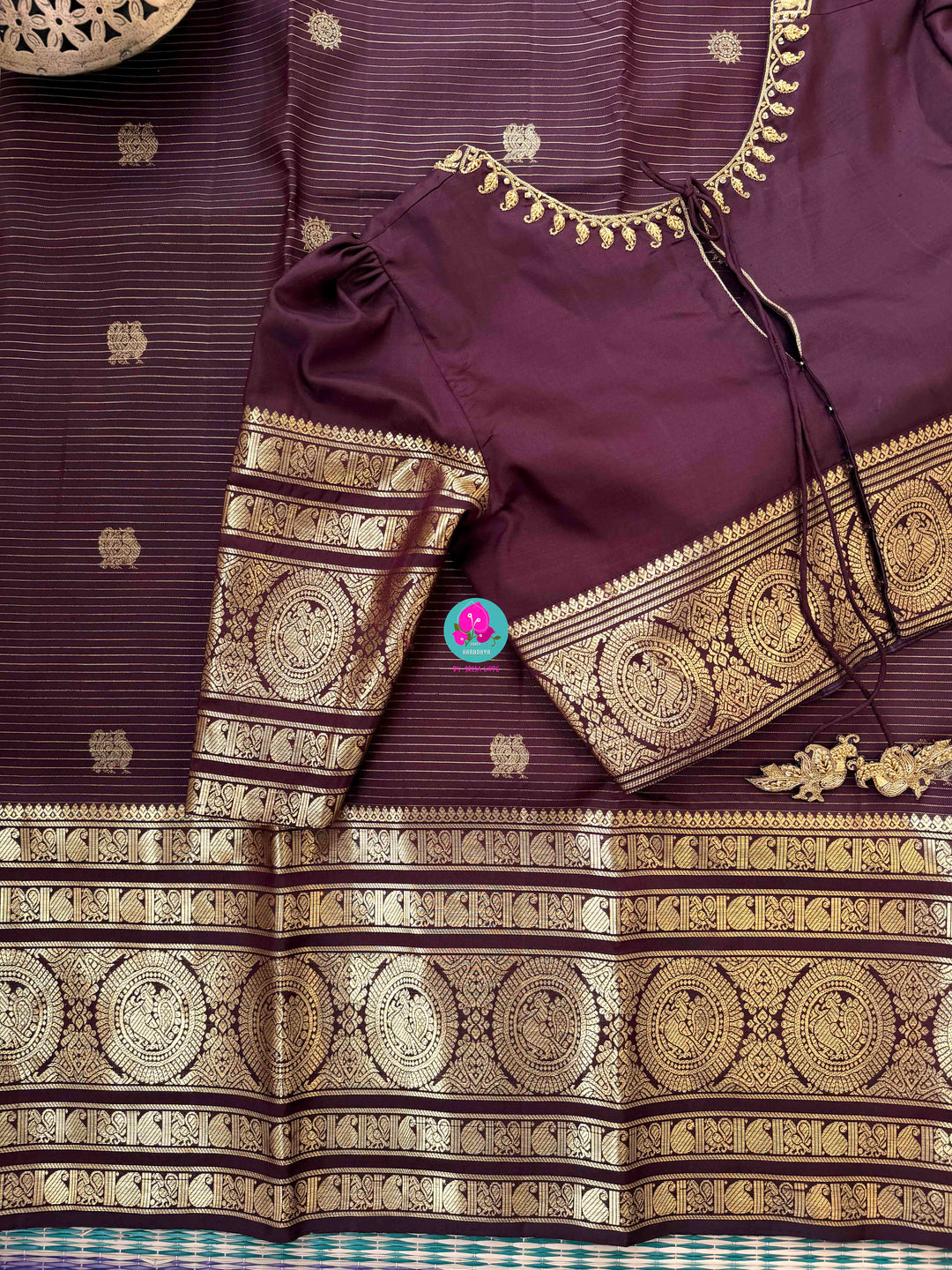 Vaira Oosi Twilight: Dark Brown Kanjivaram Saree with Rich Vintage Gold Zari