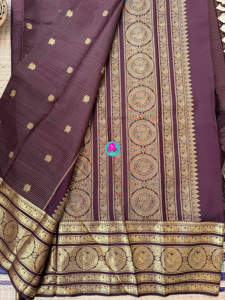 Vaira Oosi Twilight: Dark Brown Kanjivaram Saree with Rich Vintage Gold Zari