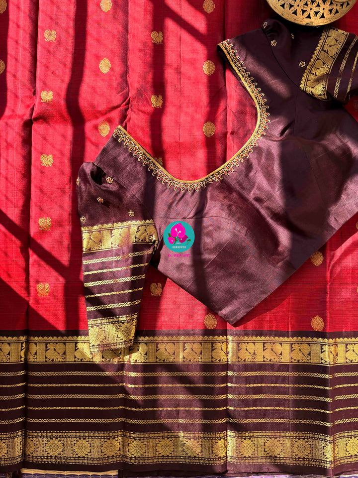 Vintage Grandeur: Red Kanchipattu Saree with Traditional Gold-Woven Contrast