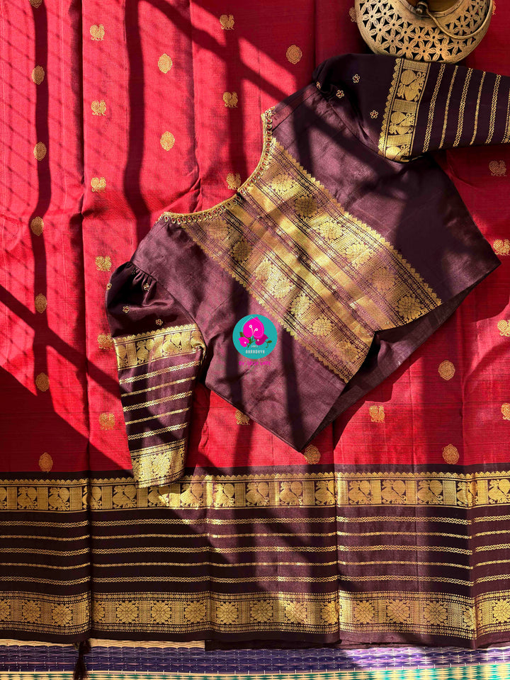 Vintage Grandeur: Red Kanchipattu Saree with Traditional Gold-Woven Contrast
