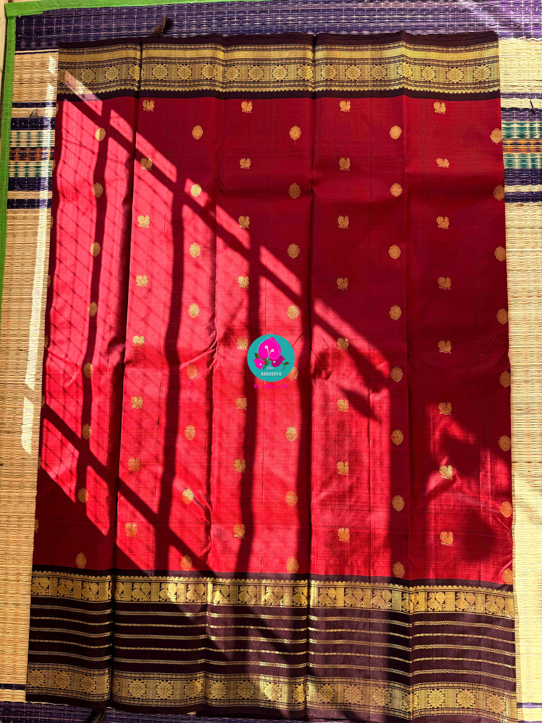 Vintage Grandeur: Red Kanchipattu Saree with Traditional Gold-Woven Contrast