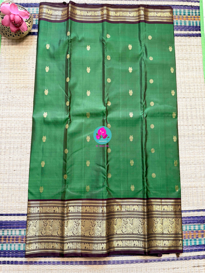 Traditional big border Kanchipattu handloom saree in Green and brown