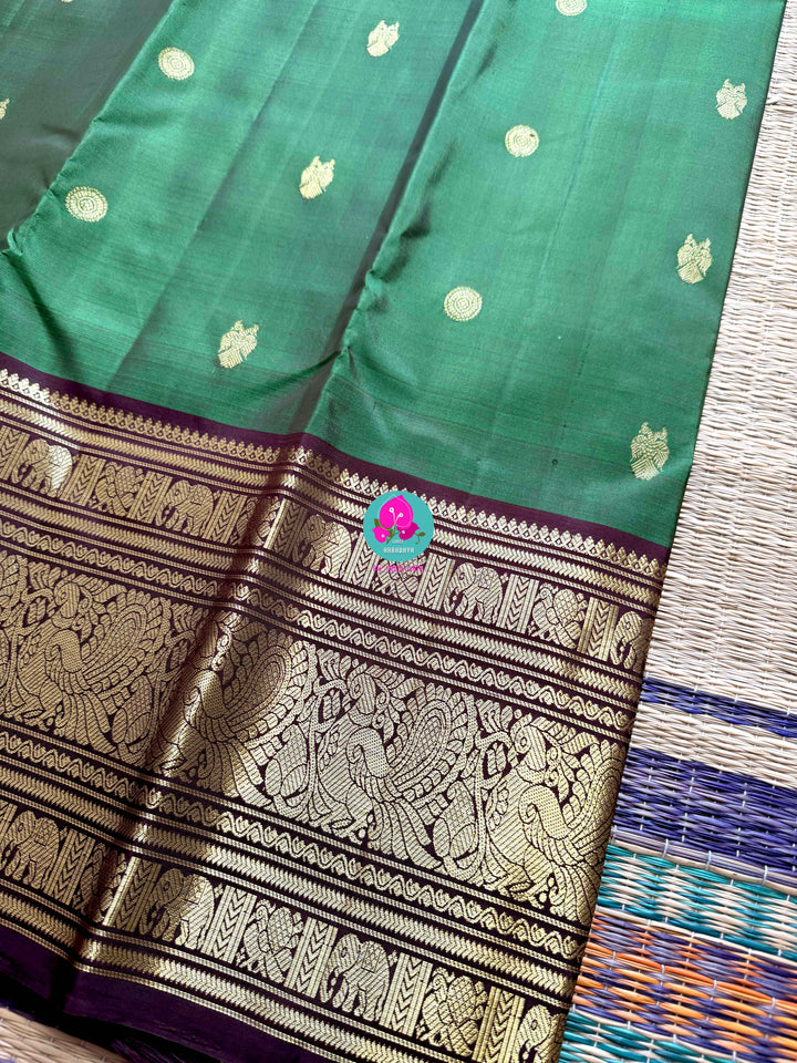 Traditional big border Kanchipattu handloom saree in Green and brown