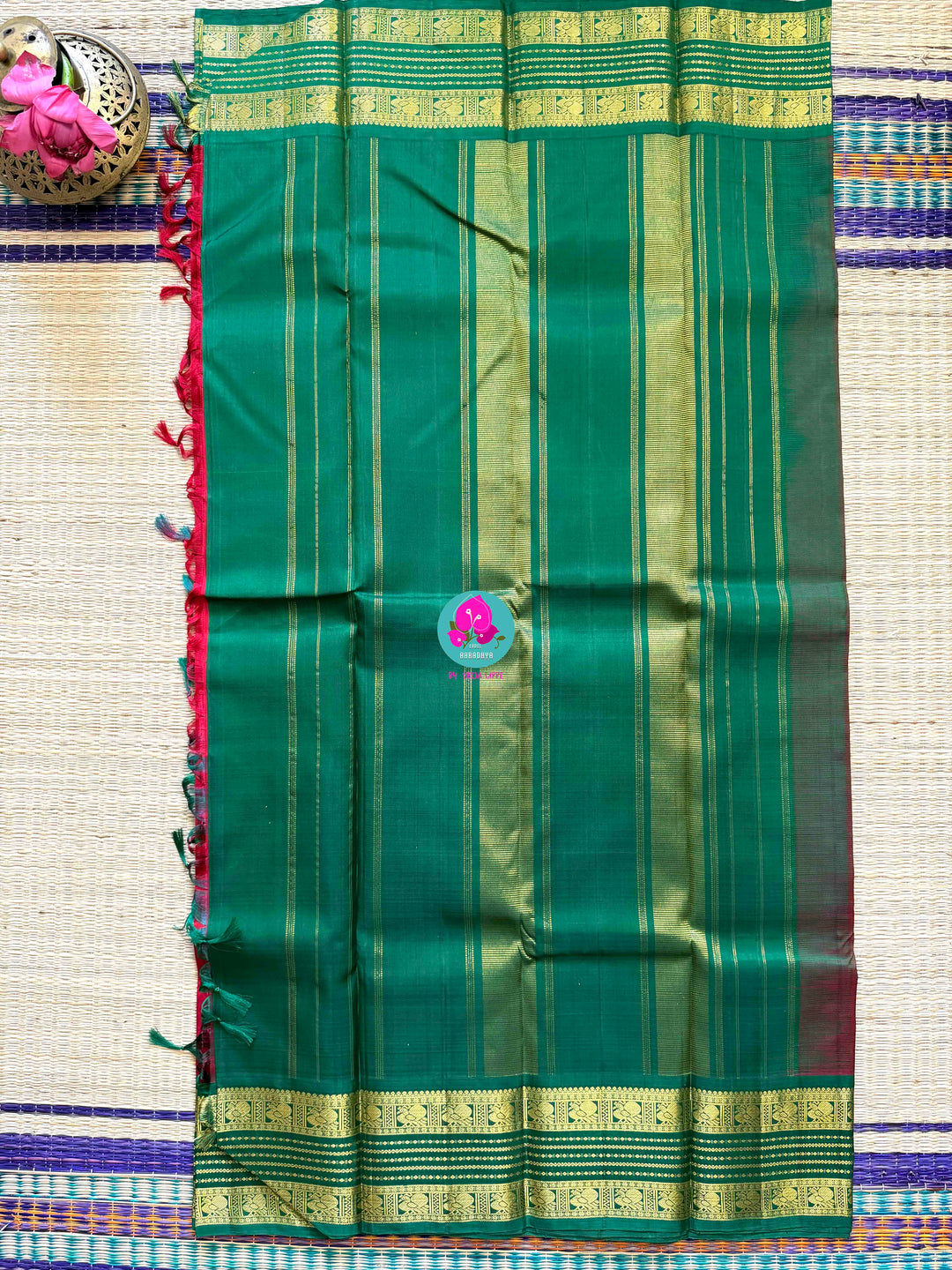 Pure Kanchipattu Vintage Handloom Saree in Red and Green