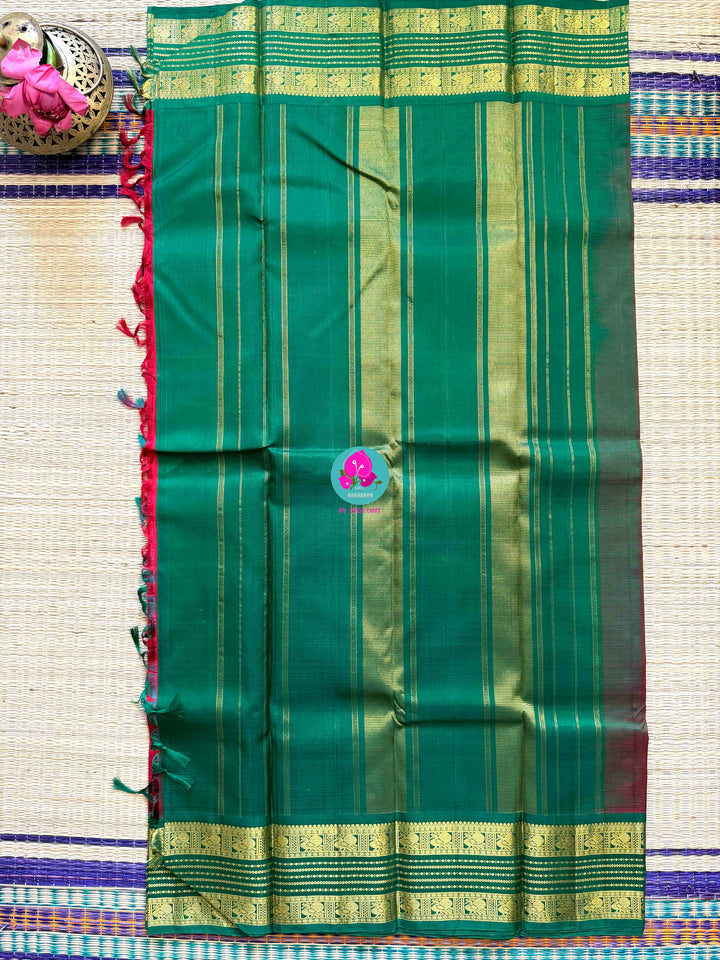 Pure Kanchipattu Vintage Handloom Saree in Red and Green