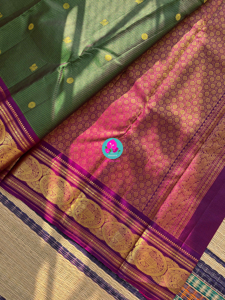 Vaira oosi checks pattern Kanchipuram handloom saree