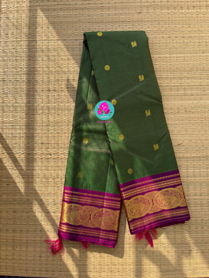 Vaira oosi checks pattern Kanchipuram handloom saree