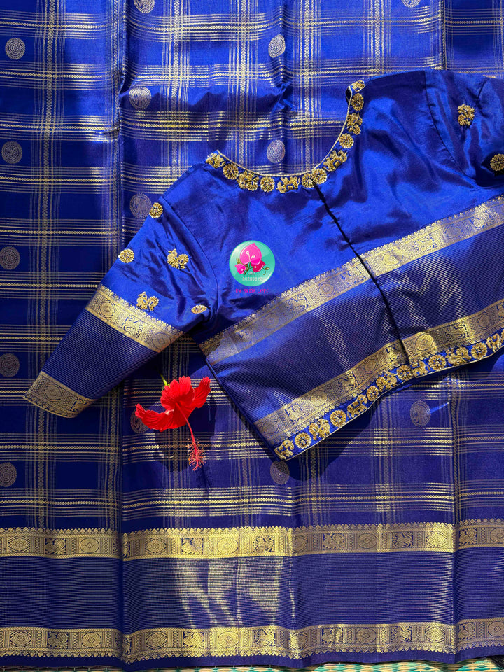 Imperial Sapphire: Royal Blue Checkered Kanchipattu Silk Saree with Vaira Oosi Twist