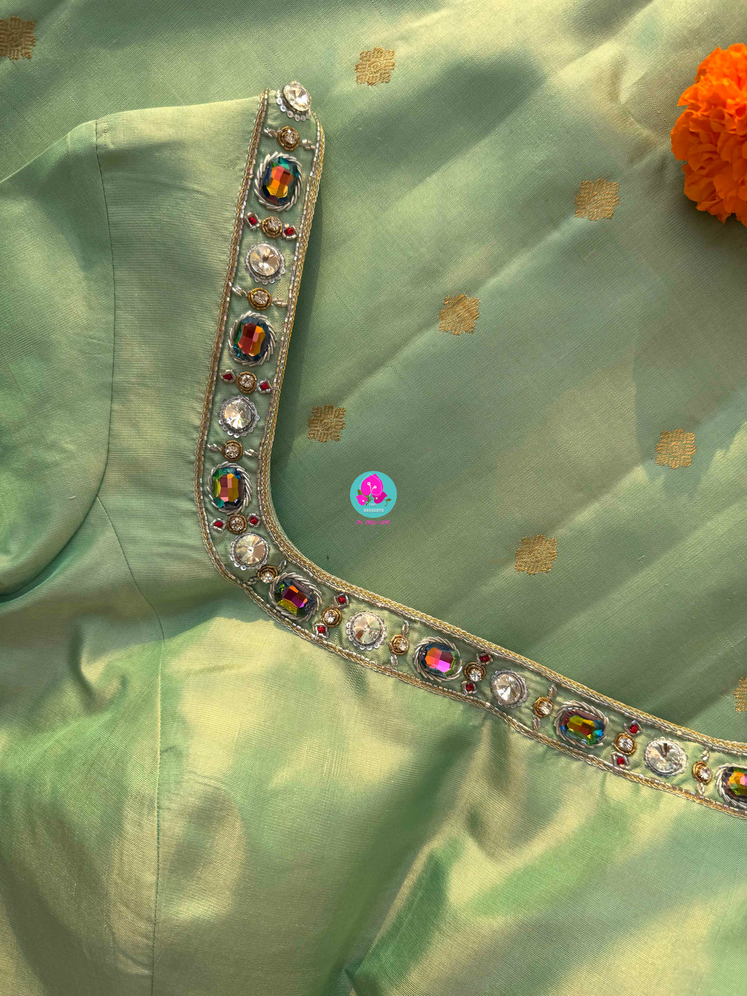 Verdant Whispers: Pista Green Pure Gadwal Saree with Sun-Kissed Tissue Border