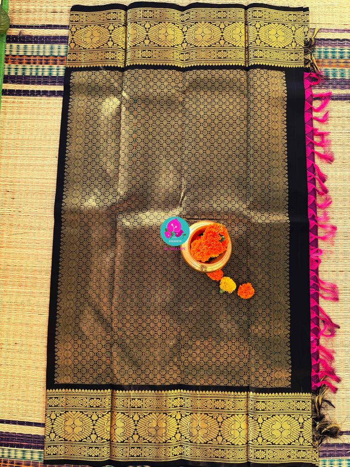 Magenta Majesty: Deep Purplish Kanchipattu with Opulent 2G Zari & Midnight Contrast Blouse