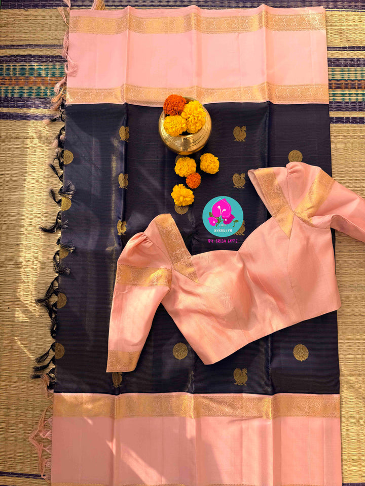 Celestial Dawn: Midnight Navy Pure Kanchi Silk with Gilded Vaira Oosi & Soft Peach Contrast