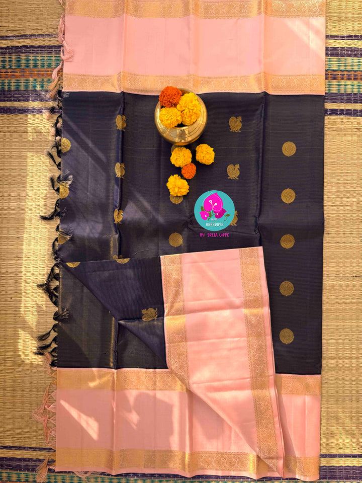 Celestial Dawn: Midnight Navy Pure Kanchi Silk with Gilded Vaira Oosi & Soft Peach Contrast