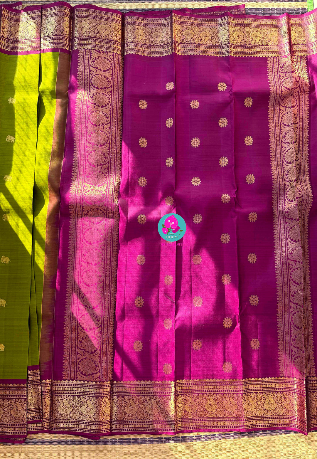 Vintage Grandeur: Deep Green Pure Kanchipattu with Hand-Woven Elephant Motifs & Radiant Magenta