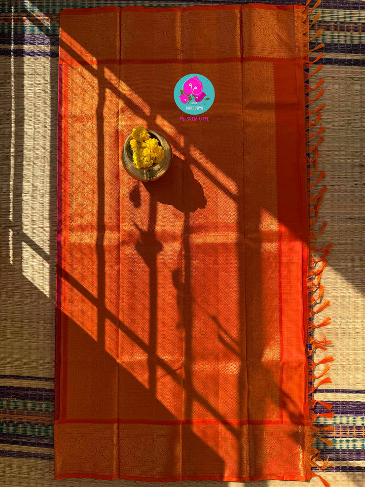 Woven Light: Contemporary Vaira Oosi Grid Kanchipattu with Vintage Hand-Embroidered Artistry