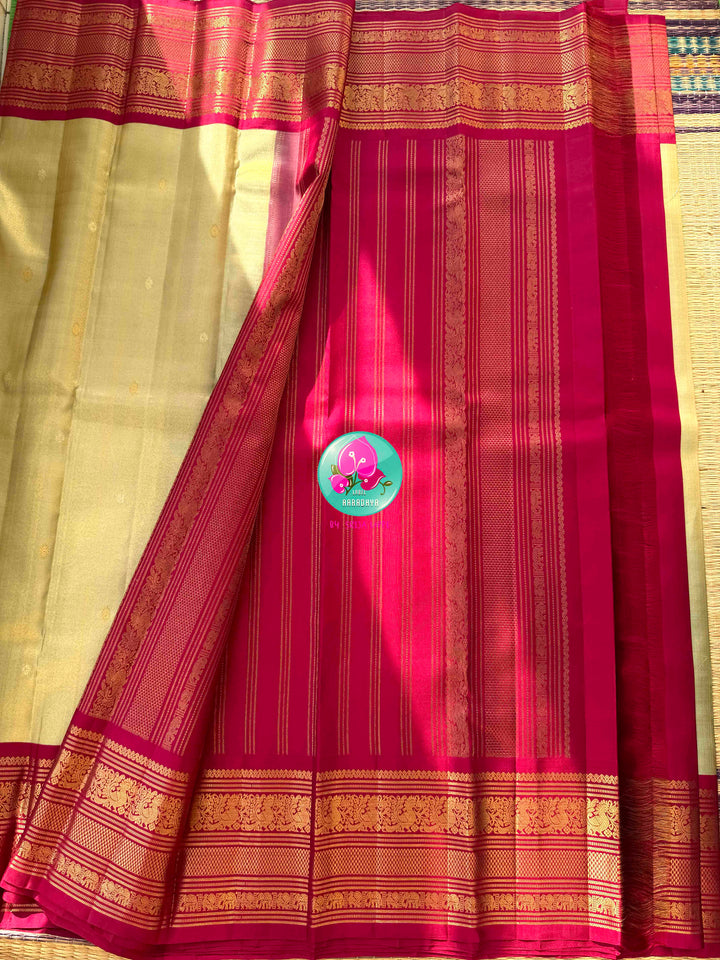 Sophisticated Metallic Muted Splendor: Squirrel Grey 2G Pure Kanchipattu Silk Saree with Crimson Red Border