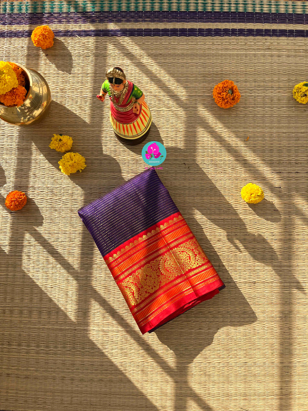 3g zari vaira oosi design traditional vintage peacock border Kanchipattu saree