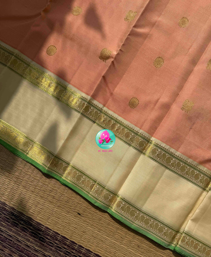 Traditional Perfection: Pure Peach-Coral Vaira Oosi Kanchipattu Saree with Gap Border & Off-White Hand Embroidered Maggam Blouse
