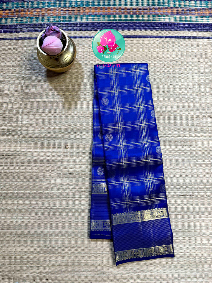 Sapphire Lattice: Classic Royal Blue Checked Kanchipattu saree with a Vaira Oosi Twist