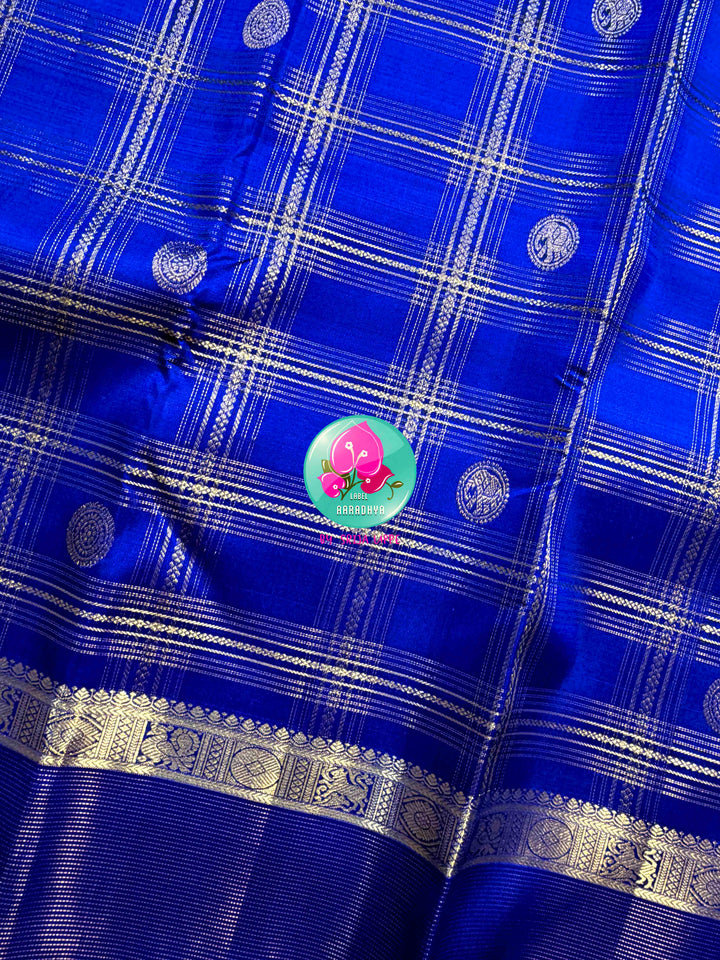 Sapphire Lattice: Classic Royal Blue Checked Kanchipattu saree with a Vaira Oosi Twist