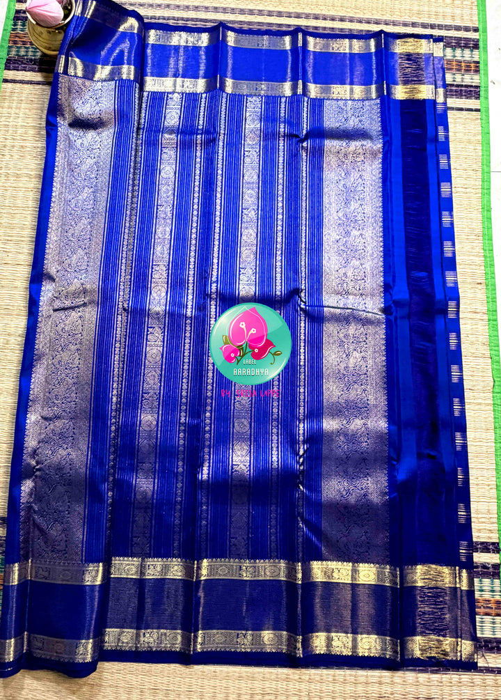 Sapphire Lattice: Classic Royal Blue Checked Kanchipattu saree with a Vaira Oosi Twist