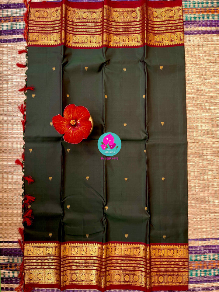 Forest Depth & Fiery Bloom: Bottle Green Kanjivaram with Traditional Red Contrast