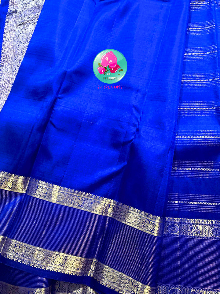 Sapphire Lattice: Classic Royal Blue Checked Kanchipattu saree with a Vaira Oosi Twist