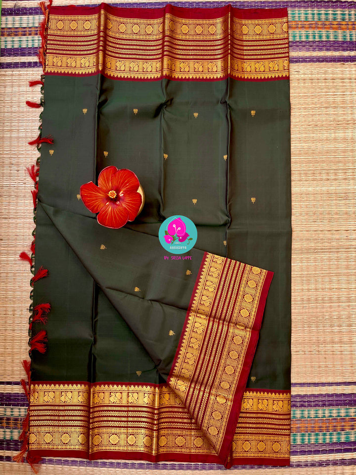 Forest Depth & Fiery Bloom: Bottle Green Kanjivaram with Traditional Red Contrast