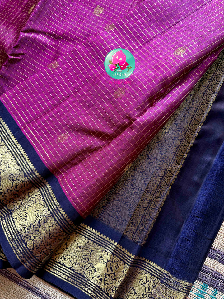 Midnight Tide & Minted Sunlight: 2G Vaira Oosi Kanchipattu Saree with Vintage Navy Border