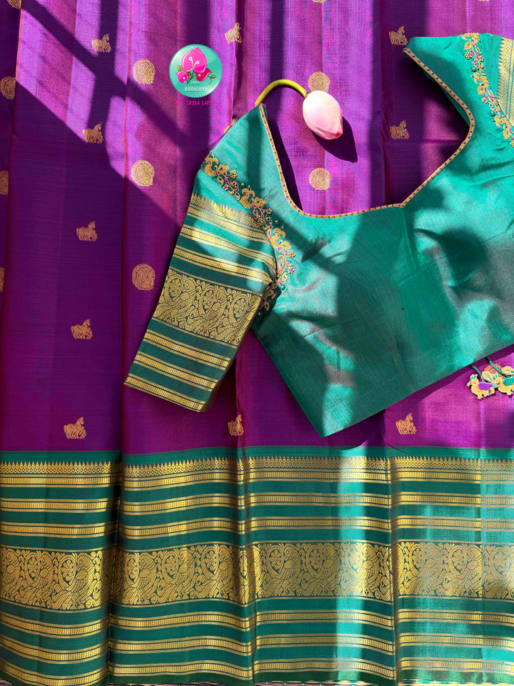 Vintage Regal Splendor: Purplish-Magenta Pure Kanjeevaram Silk Saree with Teal Green Border & Hand-Embroidered Maggam Blouse