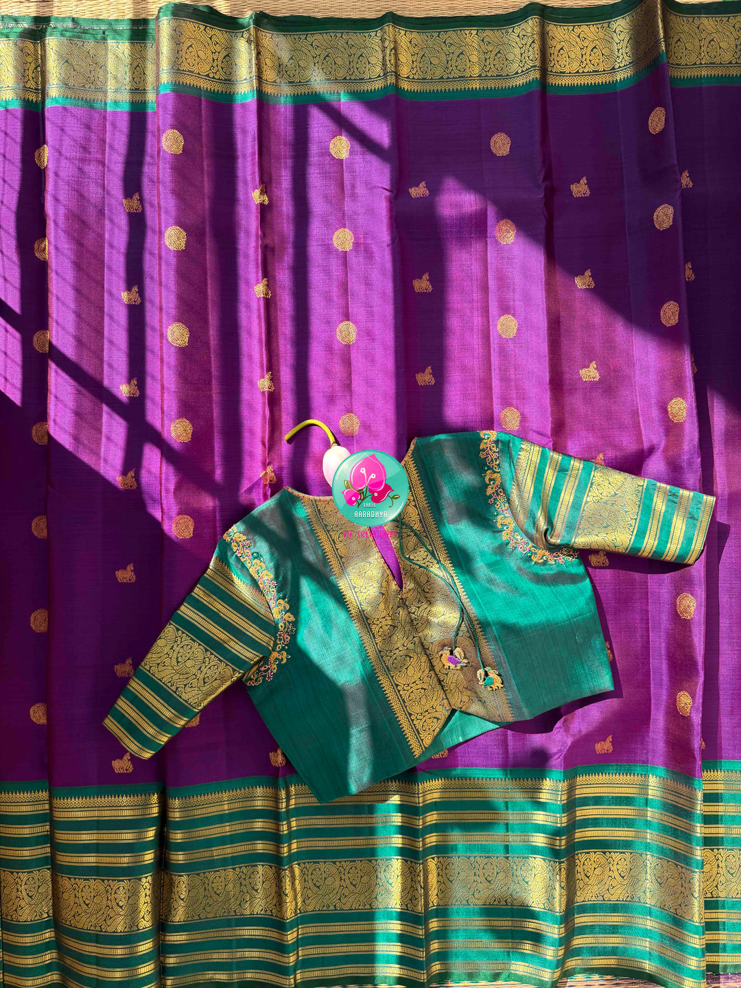 Vintage Regal Splendor: Purplish-Magenta Pure Kanjeevaram Silk Saree with Teal Green Border & Hand-Embroidered Maggam Blouse