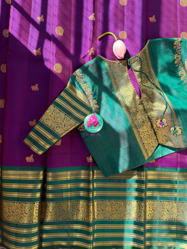 Vintage Regal Splendor: Purplish-Magenta Pure Kanjeevaram Silk Saree with Teal Green Border & Hand-Embroidered Maggam Blouse