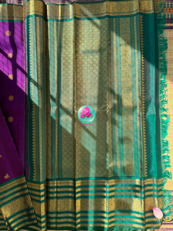 Vintage Regal Splendor: Purplish-Magenta Pure Kanjeevaram Silk Saree with Teal Green Border & Hand-Embroidered Maggam Blouse