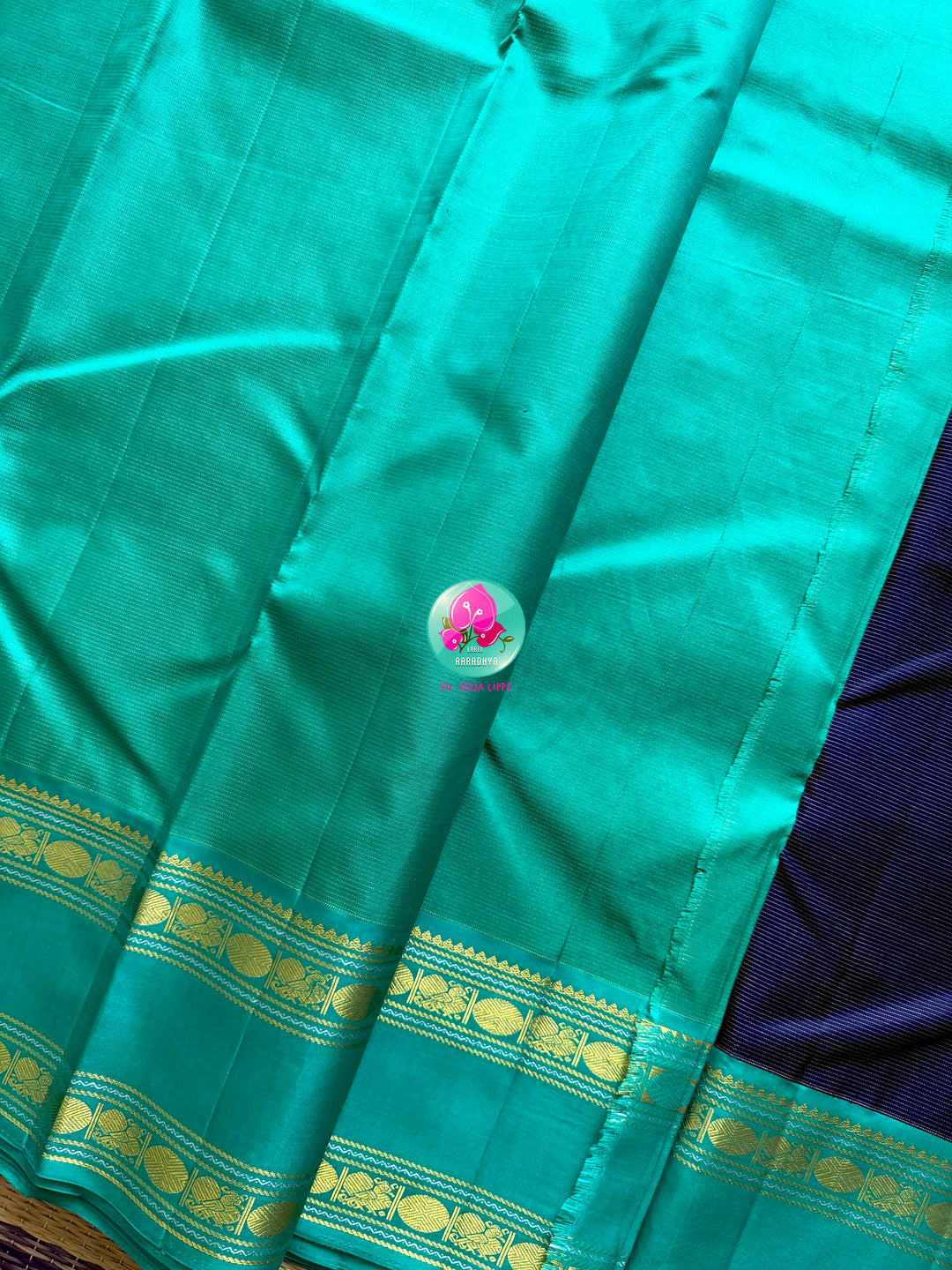 Midnight Currents: Dark Blue Vaira Oosi Kanchipattu Saree with Sea Green Border