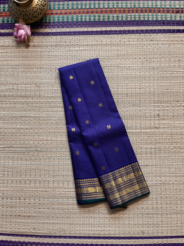 2g zari Vaira Oosi check butta in beautiful shade of blue