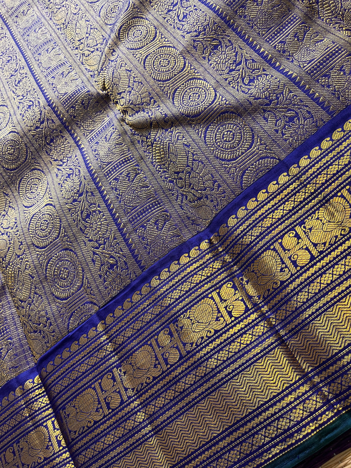 2g zari Vaira Oosi check butta in beautiful shade of blue