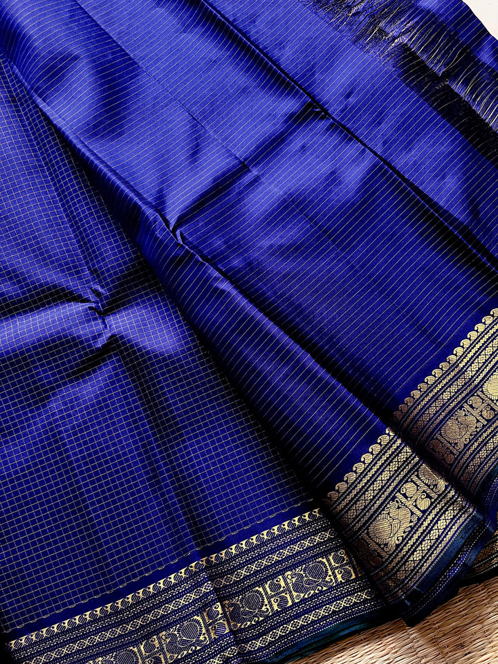 2g zari Vaira Oosi check butta in beautiful shade of blue