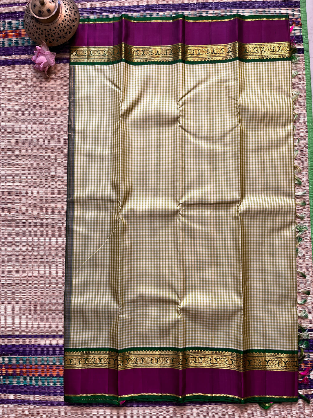 Kanchipattu Old School madras checks saree in 2g pure zari gap border