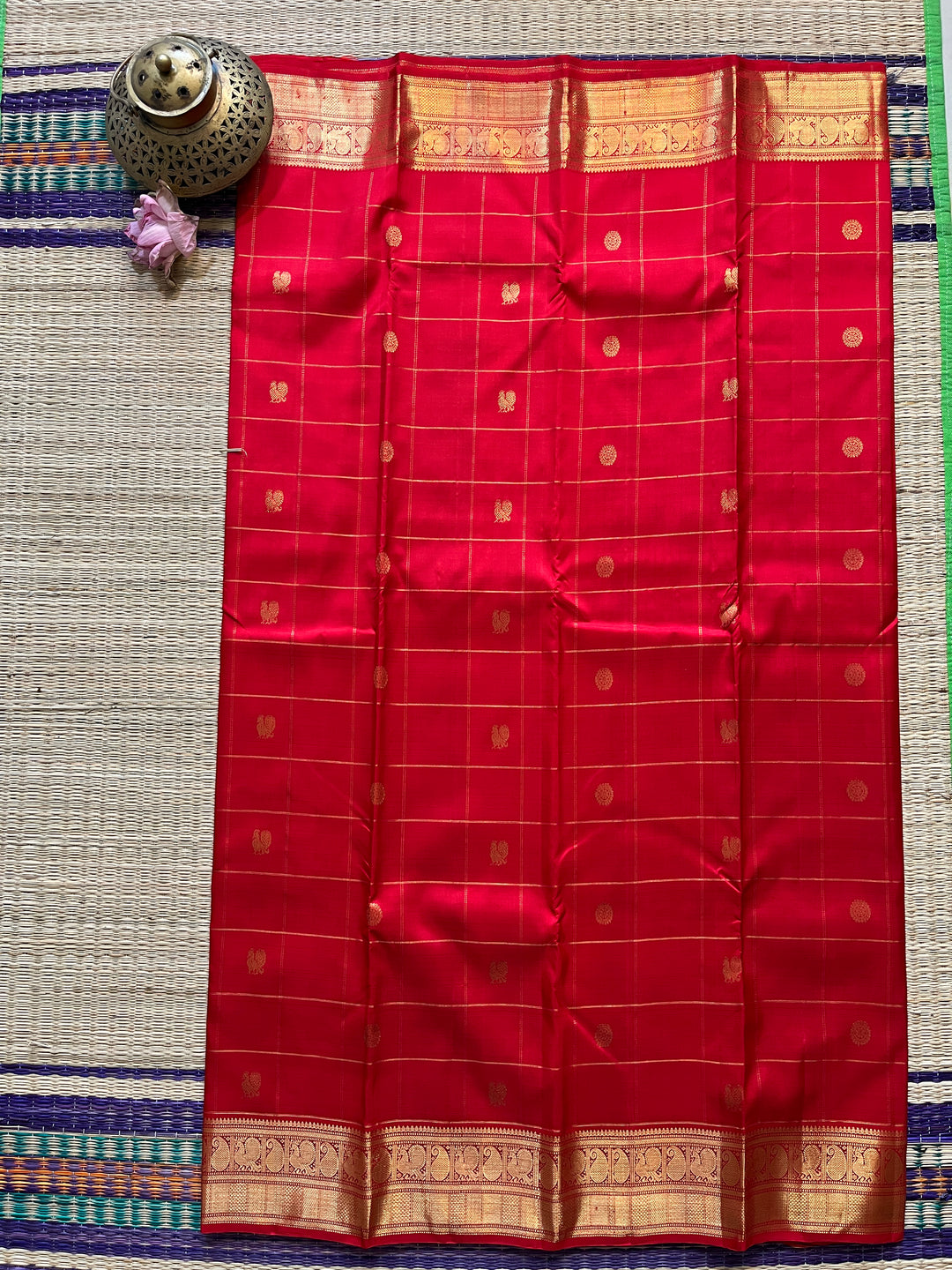 Bold Red 2g Zari Kanjeevaram saree in traditional border