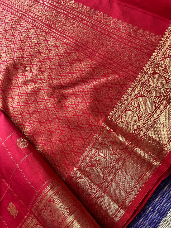 Bold Red 2g Zari Kanjeevaram saree in traditional border