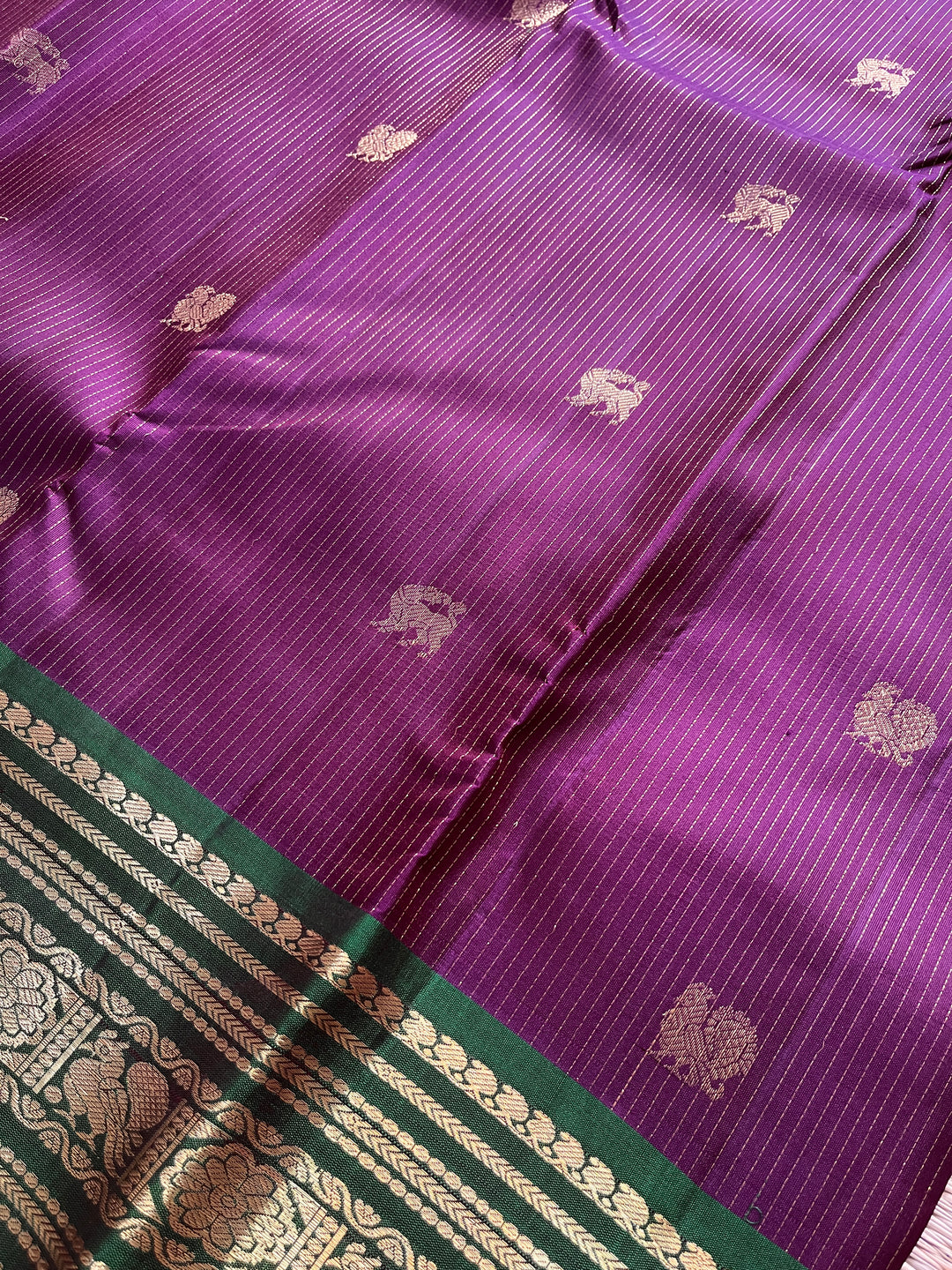 3g Zari Kanchipattu saree looks grandier yet classy look for your special days