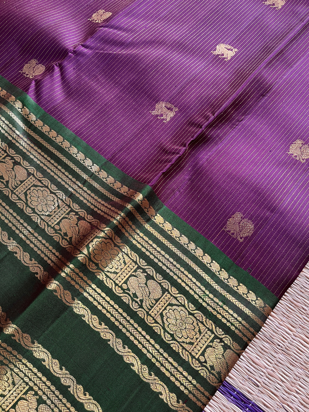 3g Zari Kanchipattu saree looks grandier yet classy look for your special days