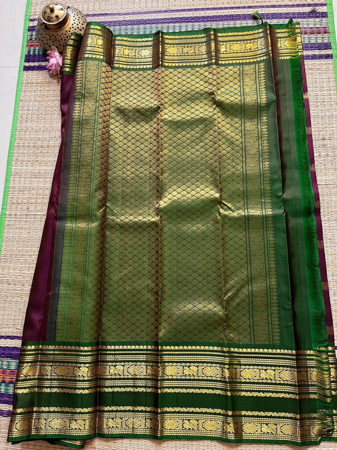 3g Zari Kanchipattu saree looks grandier yet classy look for your special days
