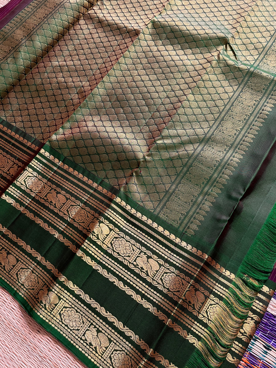 3g Zari Kanchipattu saree looks grandier yet classy look for your special days