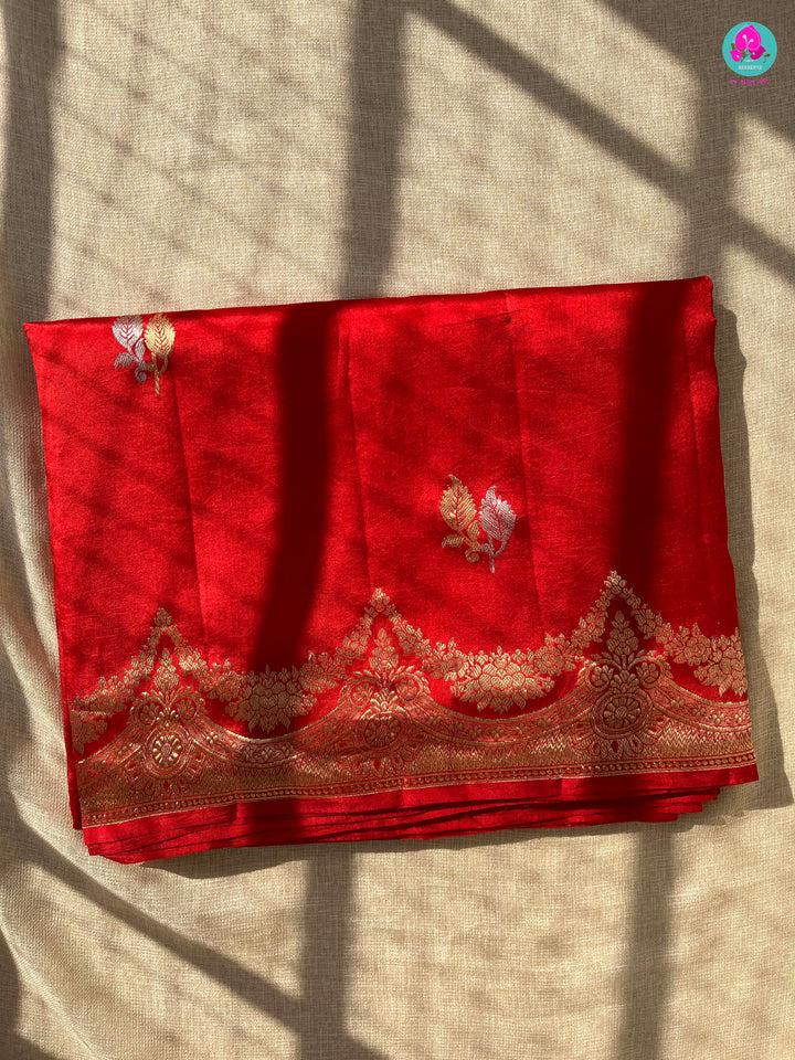 Pure Raw Mango Silk Saree with Scallop style border paired with Pure raw silk blouse