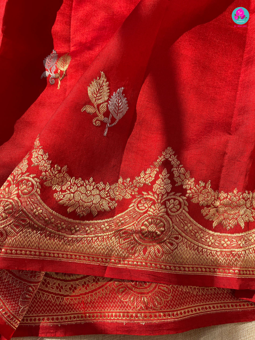 Pure Raw Mango Silk Saree with Scallop style border paired with Pure raw silk blouse